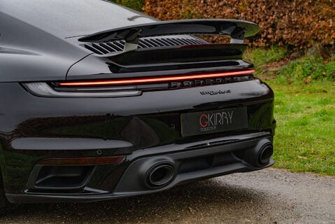 Porsche 911 Turbo S PDK Coupe 31