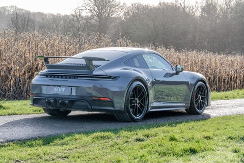 Porsche 911 Carrera 4 GTS HEV 5