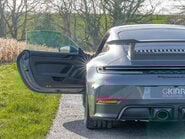 Porsche 911 Carrera 4 GTS HEV 7