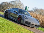 Porsche 911 Carrera 4 GTS HEV 19