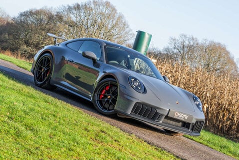 Porsche 911 Carrera 4 GTS HEV 19