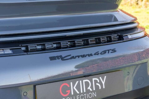 Porsche 911 Carrera 4 GTS HEV 27