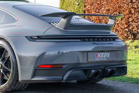 Porsche 911 Carrera 4 GTS HEV 28