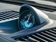 Porsche 911 Carrera 4 GTS HEV 15