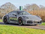Porsche 911 Carrera 4 GTS HEV 3