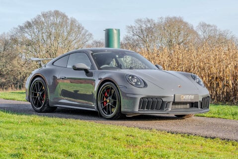 Porsche 911 Carrera 4 GTS HEV 3