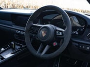 Porsche 911 Carrera 4 GTS HEV 13