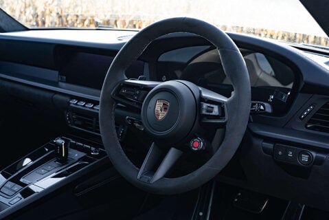 Porsche 911 Carrera 4 GTS HEV 13