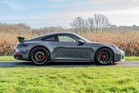 Porsche 911 Carrera 4 GTS HEV