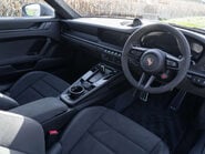 Porsche 911 Carrera 4 GTS HEV 10