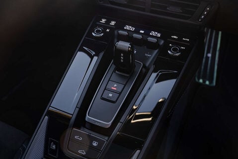 Porsche 911 Carrera 4 GTS HEV 14