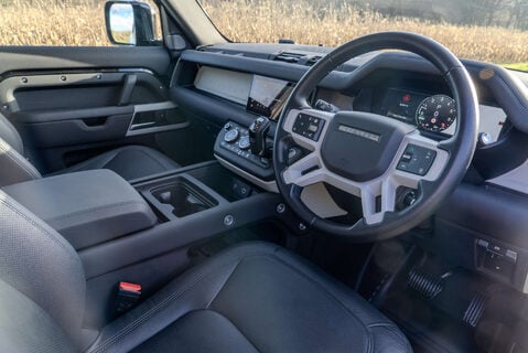 Land Rover Defender P400e XS Edition PHEV 10