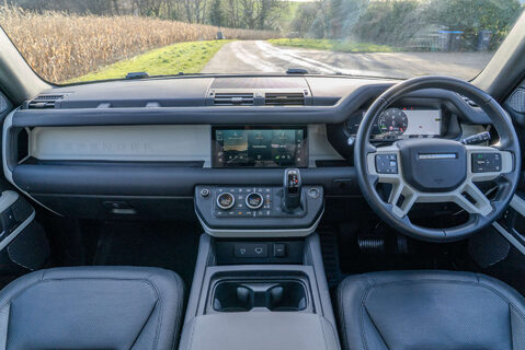 Land Rover Defender P400e XS Edition PHEV 12