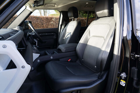 Land Rover Defender P400e XS Edition PHEV 9