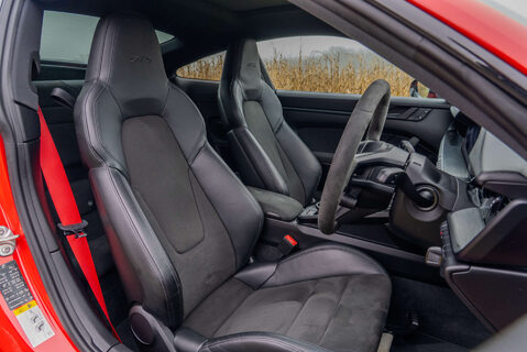 Porsche 911 Carrera GTS Manual 11