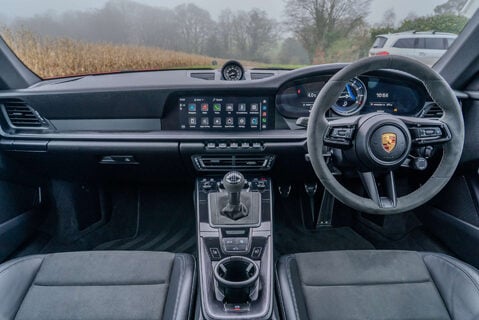 Porsche 911 Carrera GTS Manual 12