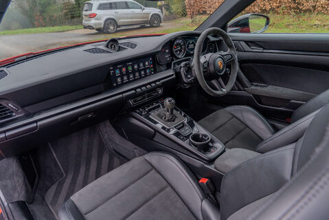 Porsche 911 Carrera GTS Manual 8