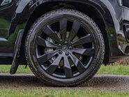 Land Rover Defender D300 X-Dynamic HSE URBAN 6