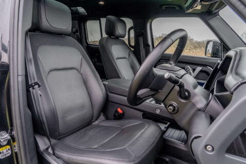 Land Rover Defender D300 X-Dynamic HSE URBAN 11