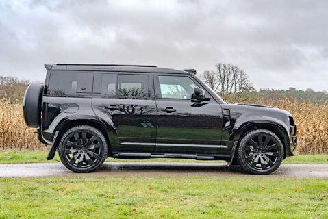 Land Rover Defender D300 X-Dynamic HSE URBAN 4