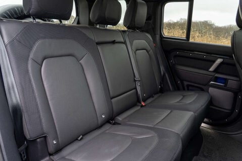 Land Rover Defender D300 X-Dynamic HSE URBAN 21