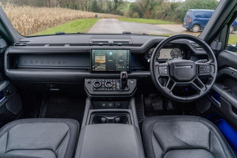 Land Rover Defender D300 X-Dynamic HSE URBAN 12