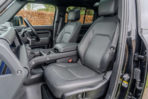 Land Rover Defender D300 X-Dynamic HSE URBAN 9