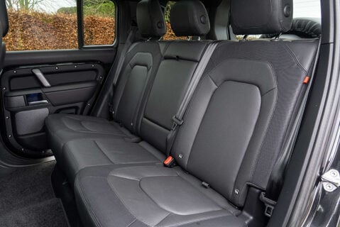 Land Rover Defender D300 X-Dynamic HSE URBAN 18