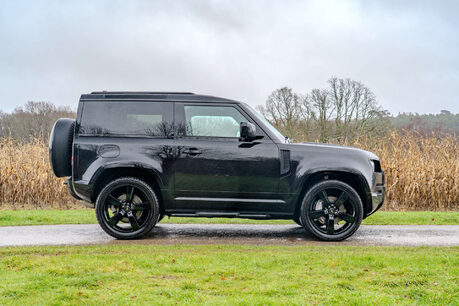 Land Rover Defender D300 X-Dynamic HSE