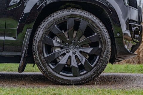 Land Rover Defender D300 X-Dynamic HSE URBAN 6