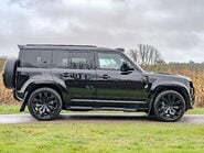 Land Rover Defender D300 X-Dynamic HSE URBAN 4