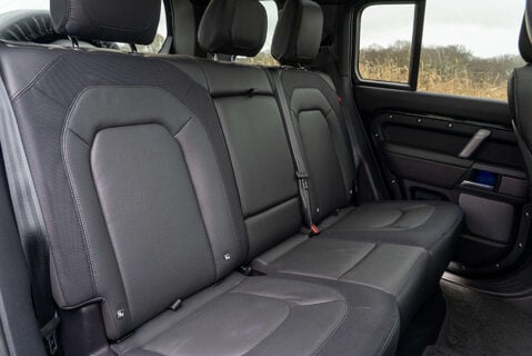 Land Rover Defender D300 X-Dynamic HSE URBAN 21