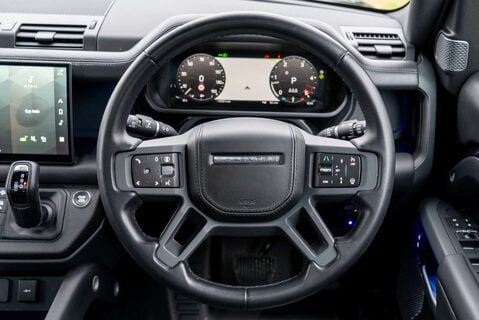 Land Rover Defender D300 X-Dynamic HSE URBAN 13