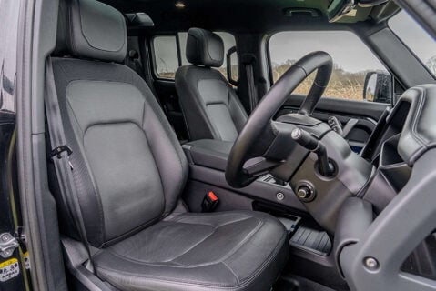 Land Rover Defender D300 X-Dynamic HSE URBAN 11