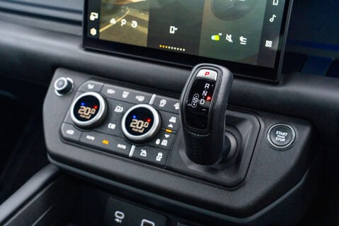 Land Rover Defender D300 X-Dynamic HSE URBAN 15