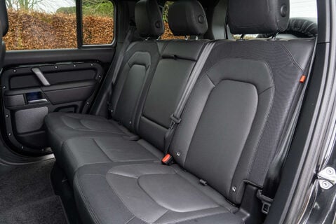 Land Rover Defender D300 X-Dynamic HSE URBAN 18