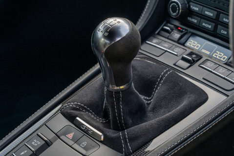 Porsche 718 Cayman GT4 15