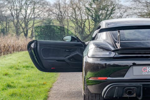 Porsche 718 Cayman GT4 7