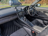 Porsche 718 Cayman GT4 8