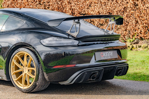 Porsche 718 Cayman GT4 24