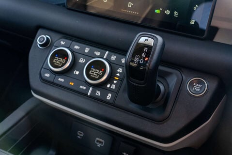 Land Rover Defender P400e XS Edition 15