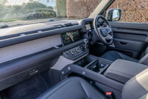Land Rover Defender P400e XS Edition 8