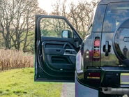 Land Rover Defender P400e XS Edition 7