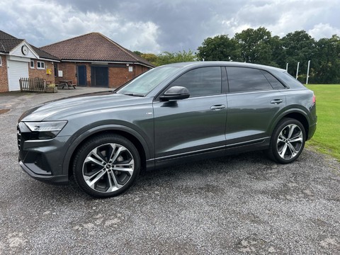 Audi Q8 TFSI QUATTRO S LINE BLACK EDITION MHEV 10