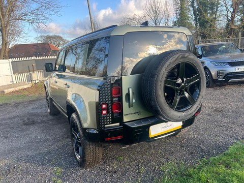 Land Rover Defender SE 16