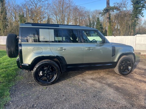 Land Rover Defender SE 18