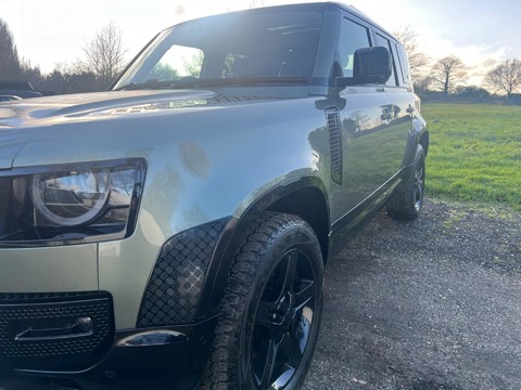 Land Rover Defender SE 35