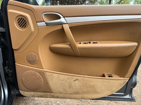 Porsche Cayenne TURBO 31