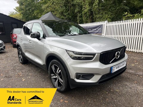 Volvo XC40 T4 R-DESIGN AWD 1