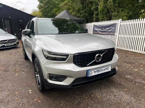 Volvo XC40 T4 R-DESIGN AWD 4